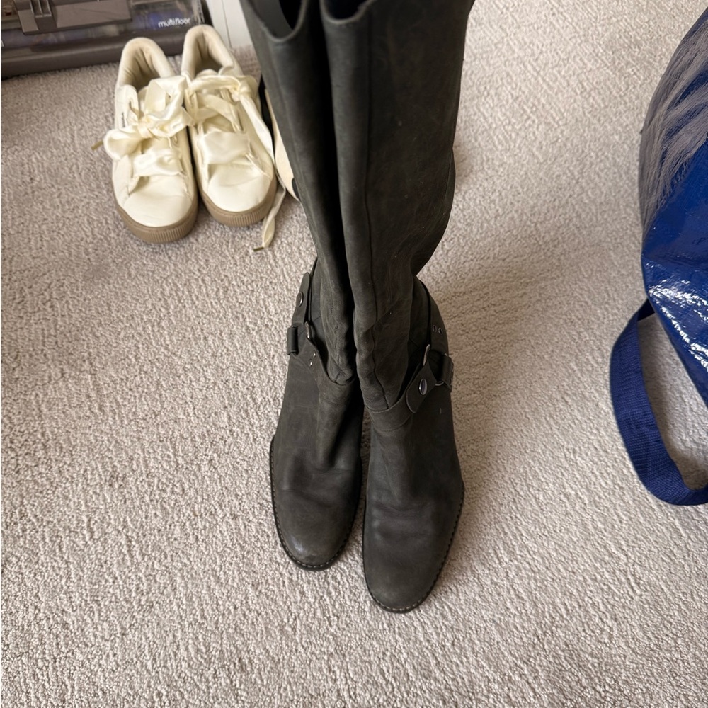 Where my sexy biker girls at?